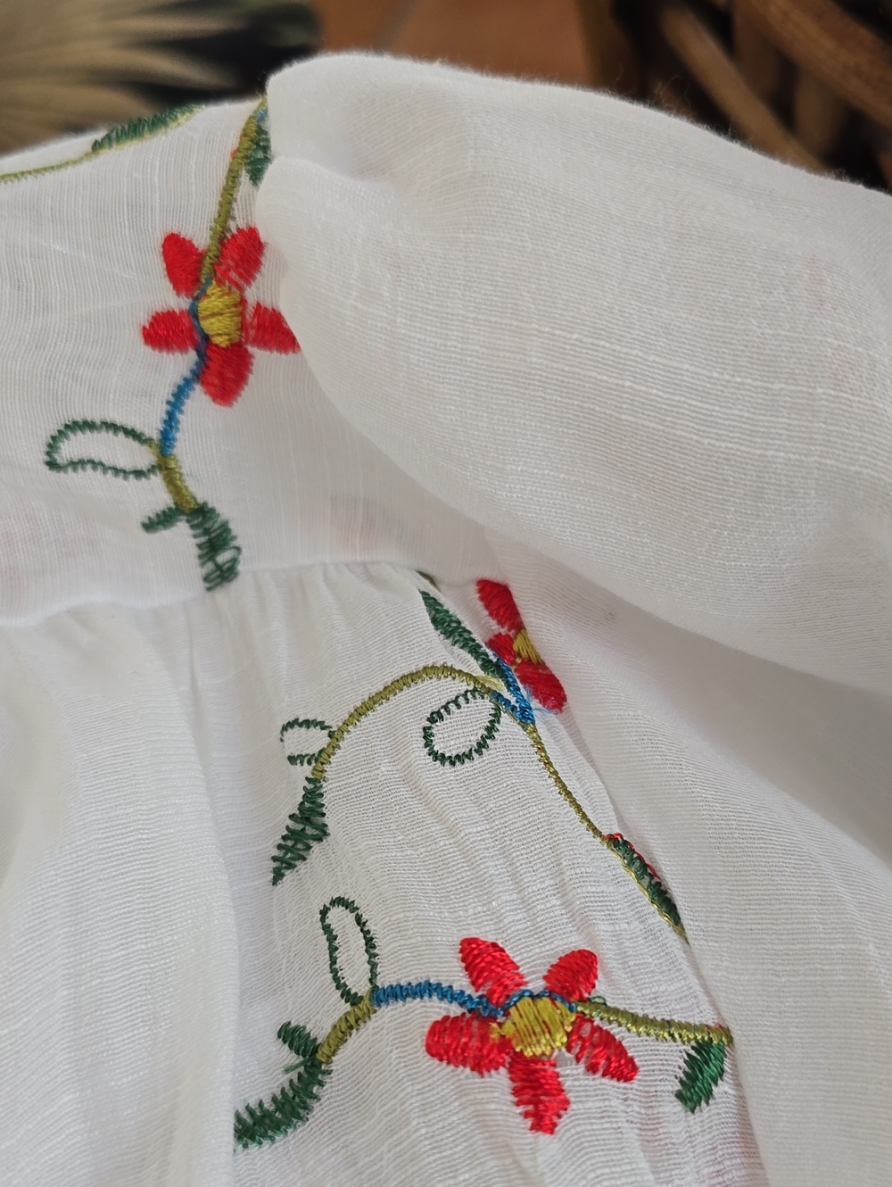 Floral Embroidered White Button-Front Blouse - - Picture 4 of 4
